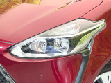 【LEDヘッドライト】悪天候や夜間走行時も良好な視界を確保し安心して運転できる高輝度LEDヘッドライトを装備!点灯速度が早く、消費電力も抑えられています。
