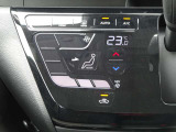 オートエアコンで快適な車内でドライブを楽しめます。