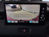 【バックカメラ】運転が苦手な方も車庫入れラクラクです!ギアをリバースに入れれば自動的に切り換わりますので、面倒な操作は不要です♪狭い駐車場もお車を傷つけず安心ですね!