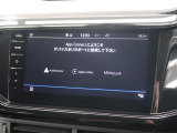 AppleCarPlay、Android Autoに対応。App-Connectを利用して、対応するアプリケーションを車載器の画面上で閲覧したり、音声で操作することが可能です。