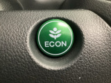 ★ECONスイッチ★ エコドライブを加速しよう!スイッチをONにすると、運転の仕方によるロスを抑え込み燃費をよくするようクルマが頑張ります(*^ー^*)燃費向上にチャレンジ♪