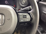 Hondaセンシングの機能のひとつ、アダプティブクルーズコントロール付!アクセルから足を離しても設定したスピードと前車との車間を保ち走行してくれます!車線維持もアシスト☆高速道路で疲労軽減ですね☆