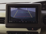 【バックカメラ】運転が苦手な方も車庫入れラクラクです!ギアをリバースに入れれば自動的に切り換わりますので、面倒な操作は不要です♪狭い駐車場もお車を傷つけず安心ですね!