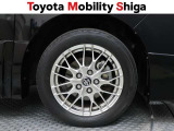 デザイン性に優れたトヨタ純正アルミホイールが装着されています。