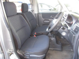 身体をフィットしサポート感も良いフロントシートは乗り心地も快適です。また、エアーバックは両席に装備で安全性も良くて安心ですね!