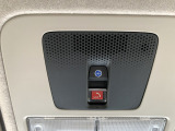 【Honda SENSING】衝突軽減ブレーキや車線逸脱抑制などの機能で、日常の安全運転をサポートします。さらに緊急時にはルーフのボタンで通報が可能です(ホンダトータルケアプレミアム要加入)。