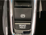 指先の操作でパーキングブレーキの「作動と解除」が行うことができる装備。ブレーキペダルから足を離しても停止し続けてくれるオートブレーキホールド機能。信号待ちなどの際には便利。ECO運転で低燃費走行♪