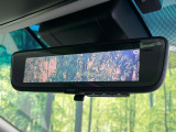 【デジタルインナーミラー】後席の大きな荷物や同乗者で後方が確認しづらい時でも安心!カメラが撮影した車両後方の映像をルームミラー内に表示。クリアな視界で状況の確認が可能です!