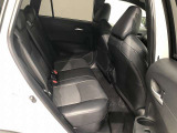 【後部座席】も当然、綺麗・清潔に仕上げております。内装の綺麗なお車は気持ちが良いですし、コンディションのいい車が多いです。これもオススメの1台です。
