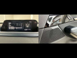 【BOSEサウンドシステム】を搭載しています。室内の反響率やシート生地など、車種ごとにチューニングされた専用音響空間です。