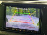 【バックカメラ】駐車時に後方がリアルタイム映像で確認できます。大型商業施設や立体駐車場での駐車時や、夜間のバック時に大活躍!運転スキルに関わらず、今や必須となった装備のひとつです!