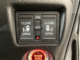 【両側パワースライドドア】両側がパワースライドドアになっており、運転席のスイッチやスマートキーでも開閉が可能です!開口部も広いので乗り降りも楽々♪