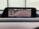 狭い場所での駐車やすれ違いなどでより的確な運転操作に役立つ360&deg;ビューモニターが装備されています。