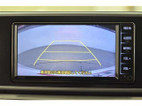 バックカメラが付いているので後方確認が非常にしやすいです。今や運転初心者も熟練者も必須装備!ついていて損はないですね♪