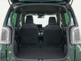 2列目シートを倒すことで、大変広いラゲッジスペースとなります。大きな荷物を積んだりと様々な用途にご利用いただけます。