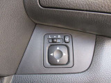 ドアミラーの鏡面の調節、格納は運転席からすべて操作できます!