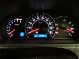 とっても見やすいメーターです。夜間時はラグジュアリーな気分にさせてくれる照明が魅力ですので、夜のドライブも楽しみになりますよ♪
