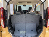 日常の使用に十分な広さの荷室です♪簡単な操作でシートアレンジもできます♪