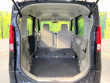 普段のお買い物や通勤、送迎等に十分な荷室スペースを確保しております。セカンドシートを倒すと、大きな荷物の積載も可能です♪