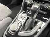 ●MTモード付きAT:通常は自動でおこなわれる変速(ギアチェンジ)をドライバーの操作によって意図的に変えられるシステムです。より一層普段のドライブをお楽しみいただけます!