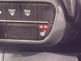 運転席側にはシートヒーターが付いています!寒い日に便利な装備ですね。