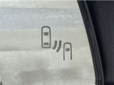 車線変更時の後方確認をアシストしてくれるブラインドスポットモニター!ドアミラーの死角を検知してくれるから車線変更もスムーズです。