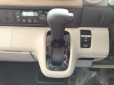 電子式のパーキングブレーキを採用しており楽に操作できます!また信号待ちでブレーキペダルから足を離せるブレーキホールド機能もありますよ!