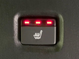 【シートヒーター】寒い日に重宝するシートヒーター!エアコンより早く温まってくれるので寒がりの人も安心ですね♪エアコンの温風は乾燥するから苦手、という方にもをおすすめです。