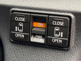 【両側パワースライドドア】スマートキーや運転席のスイッチで後席両側スライドドアの開閉が可能♪電動だから力を入れてドアを開ける必要が無く、小さなお子様でも簡単に開け閉めでき快適です♪