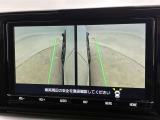 幅も大きいクルマなので、すれ違いも心配ですよね。バックカメラだけでなく、サイドカメラも装備しています。裏道のすれ違いの時なども、活躍してくれます。