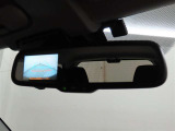 バックモニター内蔵インナーミラーを装備しております。