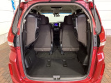 3列目シートを跳ね上げればラゲッジスペースを更に広く使えます。