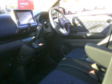 運転しやすい運転席回りにオシャレな内装になっています!長いドライブも安心で楽しさも倍増!!