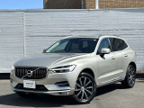 北欧流のラグジュアリーを体現したXC60。伝統的なスカンジナビアン・デザインを継承しながら、躍動感にあふれ優雅な雰囲気を身にまとう、新しい潮流を具現化したスタイリングです。