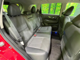 後部座席も気になるようなキズ・汚れやへたり等、大きなダメージはなく、良好な状態です。