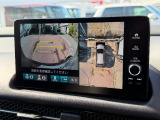 駐車時に便利なマルチビューカメラを装着しています。