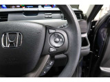 Hondaセンシングの機能のひとつ、アダプティブクルーズコントロール付!アクセルから足を離しても設定したスピードと前車との車間を保ち走行してくれます!車線維持もアシスト☆高速道路で疲労軽減ですね☆