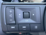 ハンドルから手を離さずにオーディオの操作ができるステアリングスイッチ付