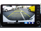 シフトレバーをリバース(バック)に入れるとナビ画面に自動でリアビューが映し出されます。運転が苦手な方、狭い車庫入れ等をサポートさせていただきます☆