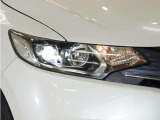 【LEDヘッドライト】省電力で、明るく遠くまで照らし、夜道や雨天などの走行の際、安心感を高めます。オートライト機構で周囲の明るさを感知し、自動で点灯、消灯します。