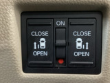 【両側パワースライドドア】両側がパワースライドドアになっており、運転席のスイッチやスマートキーでも開閉が可能です!開口部も広いので乗り降りも楽々♪