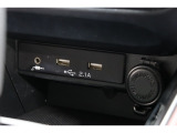 スマートフォンなどの音楽再生が可能なUSB接続ジャック装備車両です♪♪♪