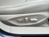 パワーシートになっています。シートの調節も簡単です。