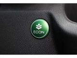 エンジンやエアコンといったクルマ全体の動きを燃費優先で自動制御するECONモード付。
