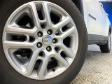 ●純正17インチアルミホイール:輸入車ならではの卓越した走りを支えるホイールと足回りです!日本車の走りに慣れている方にもぜひ体感して頂きたいほど、高いレベルでまとまっています!