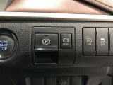 【電動パーキング】ボタンひとつでパーキングON。女性の方や運転に慣れていない方にも安心.【ブレーキホールド】信号待ちや渋滞時にブレーキを踏み続けなくてOK。