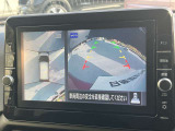 アラウンドビューモニターは4方のカメラで真上から車を見たようにモニターで確認ができる日産の自慢の装備です。前後センサーにより移動物検知、障害物検知をして画面に表示。是非実際の車で体感してみてください。