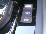 オートホールドも装備していますので、信号待ちなどサイドブレーキが自動でかかり、アクセルを踏むと自動解除になるシステムです