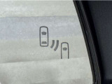 車線変更時の後方確認をアシストしてくれるブラインドスポットモニター!ドアミラーの死角を検知してくれるから車線変更もスムーズです。