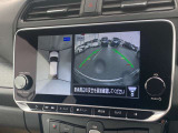 アラウンドビューモニターは4方のカメラで真上から車を見たようにモニターで確認ができる日産の自慢の装備です。是非実際の車で体感してみてください。